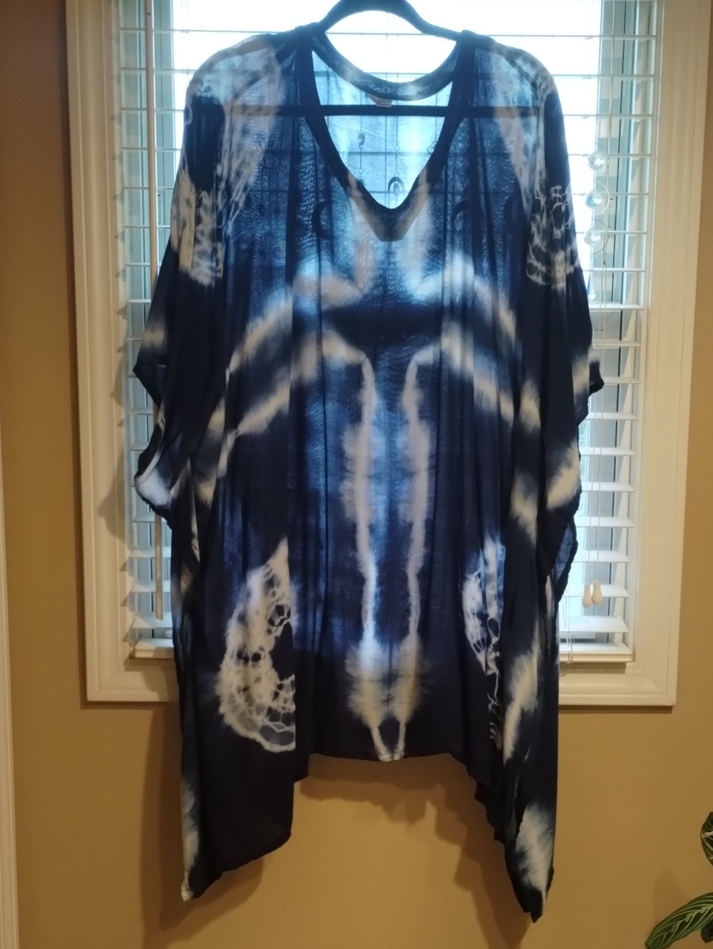Dharma Tie-Dye V-Neck Kimono in Navy and White